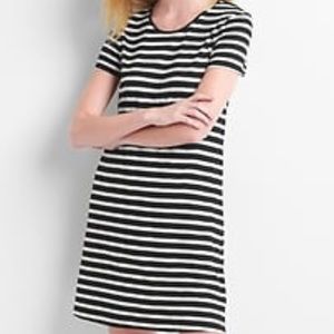 Fitted black and white old navy dress